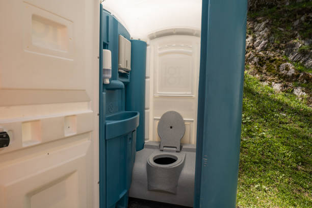 Best VIP or Luxury Restroom Trailers  in Adelino, NM